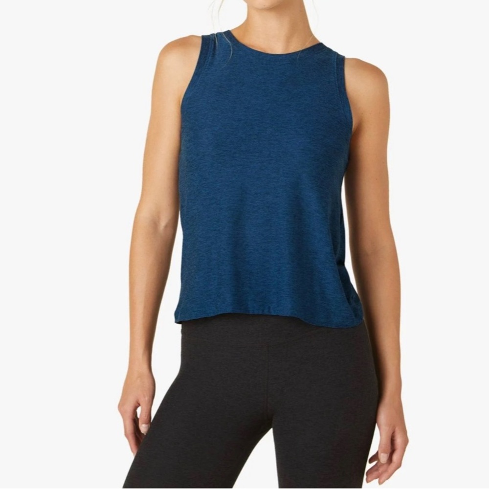 NWT Beyond Yoga Featherweight Rebalance Tank. Heathered Navy color. Size M.